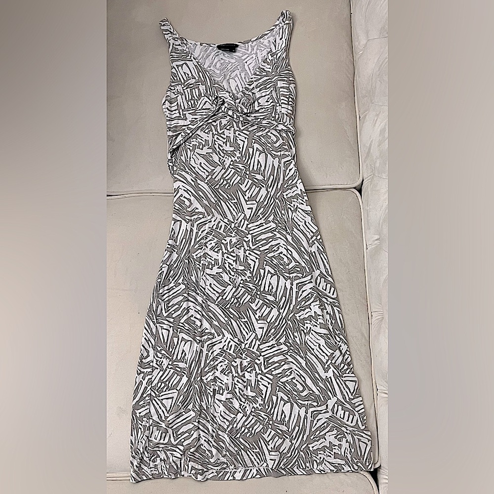 BCBG MAXAZRIA long printed soft pattern, white and gray body con summer dress